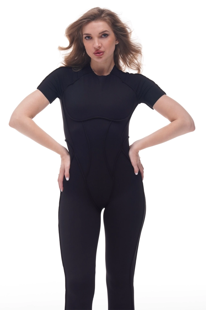 czarny kombinezon sportowy otwarte plecy długa nogawka