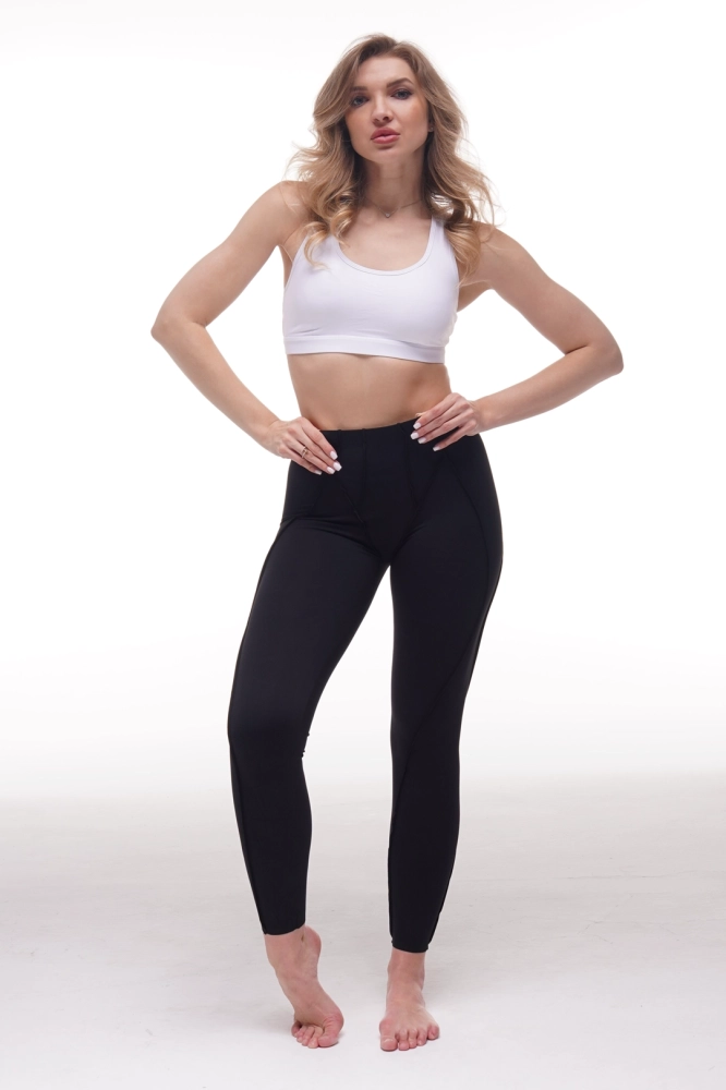 damskie czarne legginsy sportowe z ozdobnymi szwami