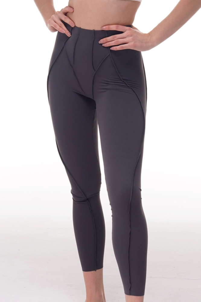 damskie grafitowe legginsy sportowe z ozdobnymi szwami
